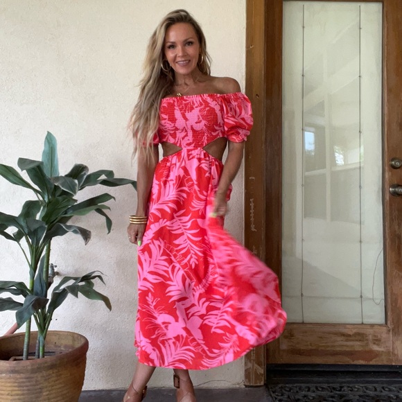 Vici Collection - Cut Out Dress - Like new - worn 1X - see last pic 4 details - Picture 1 of 4